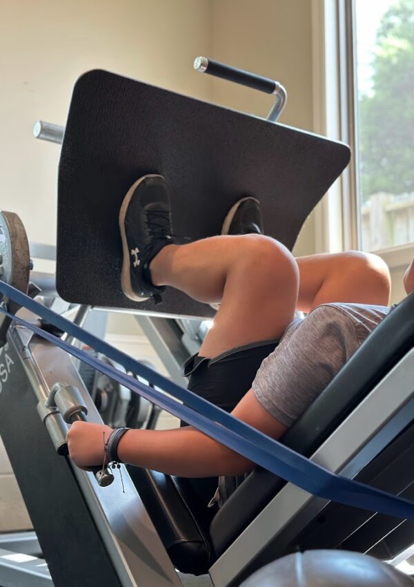 leg press using leg press machine with band